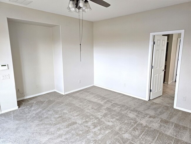 Building Photo - Aliante 4 bedroom 3 bath!!