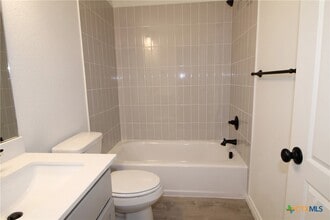 Building Photo - 921 Ashwood Dr