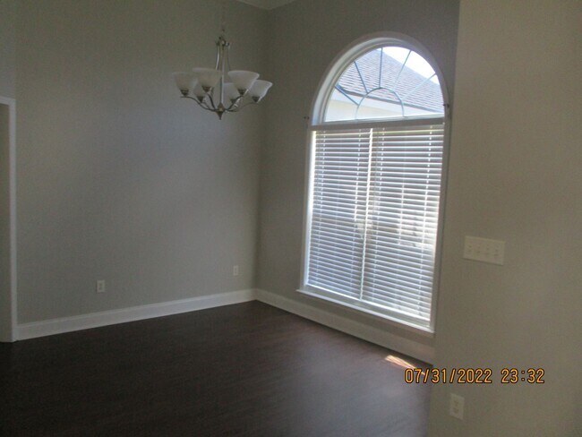 Foto del edificio - 153 Hedgerow Dr