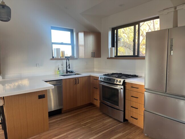 Foto del edificio - 124 NW Columbia St