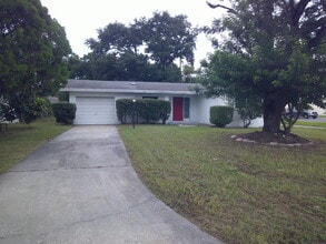 Building Photo - 3076 Grand View Ave