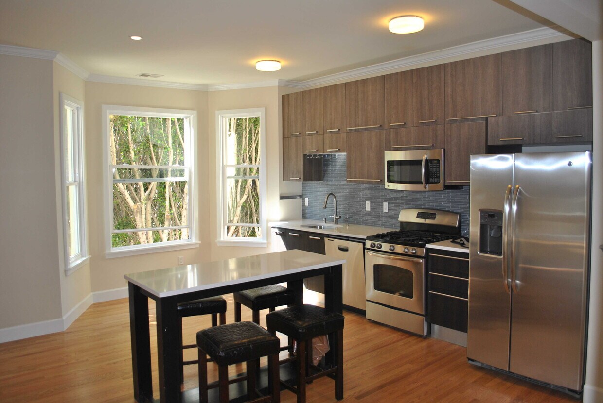Primary Photo - 1506 Hyde St