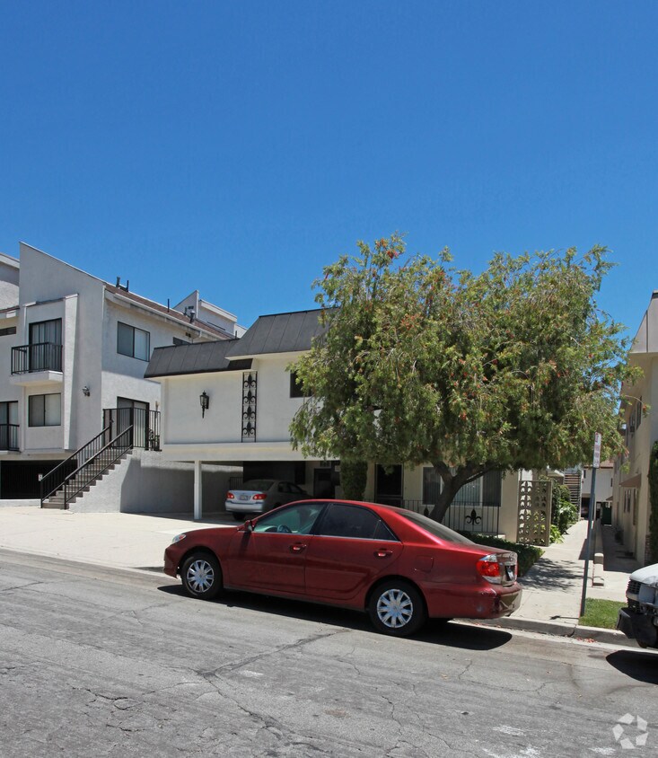 Building Photo - 634 E Tujunga Ave