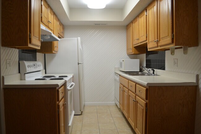 Building Photo - 450 Woodside Trail