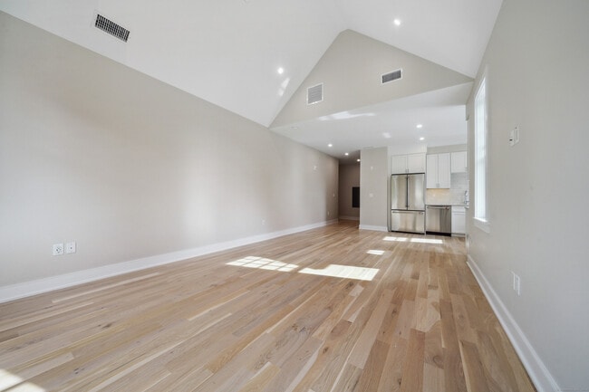 Building Photo - 8 Husted Ln