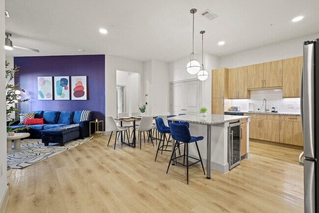 Foto del edificio - 13701 Montfort Dr