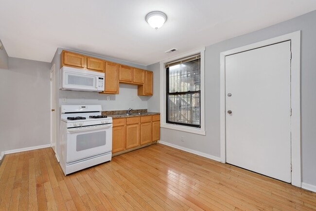Building Photo - 2606 W Le Moyne St