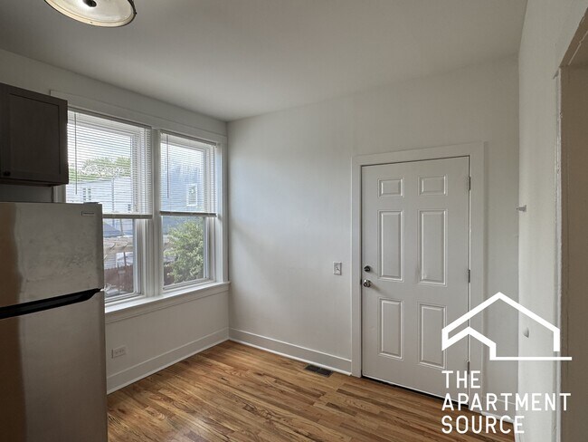 Foto del edificio - 3915 W Potomac Ave