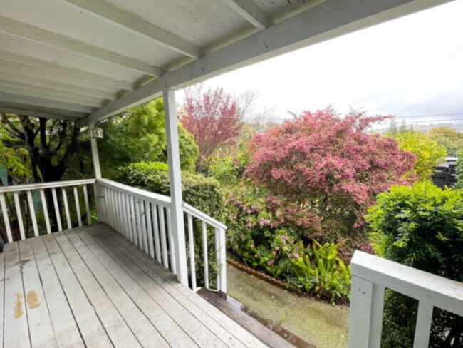 Building Photo - Cozy, 1BR House, Hidden + Tucked Away In D...
