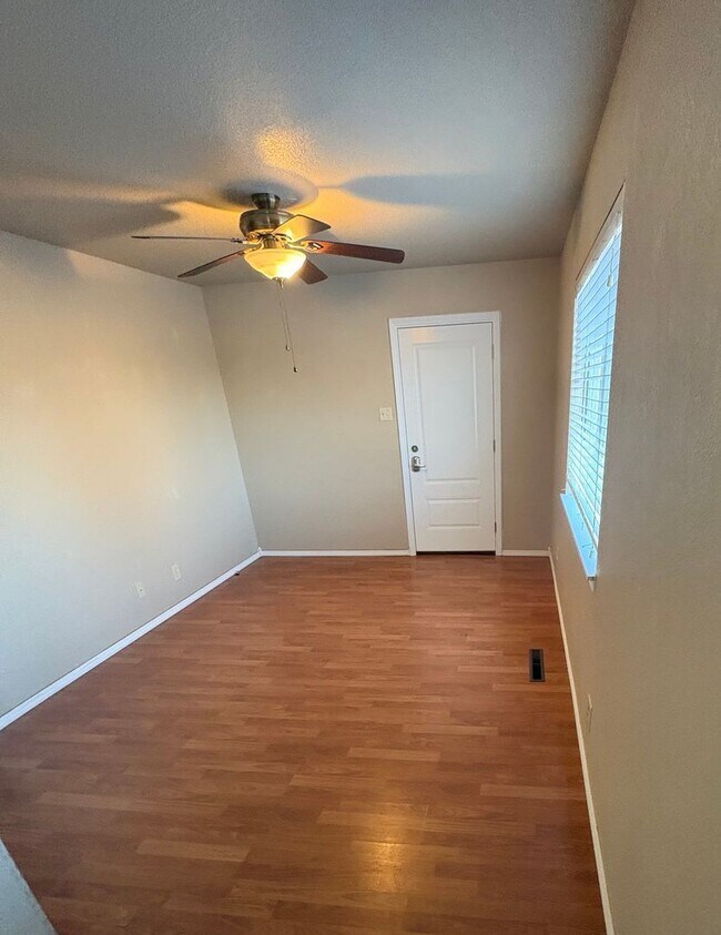 Foto del edificio - 1926 E 15th St