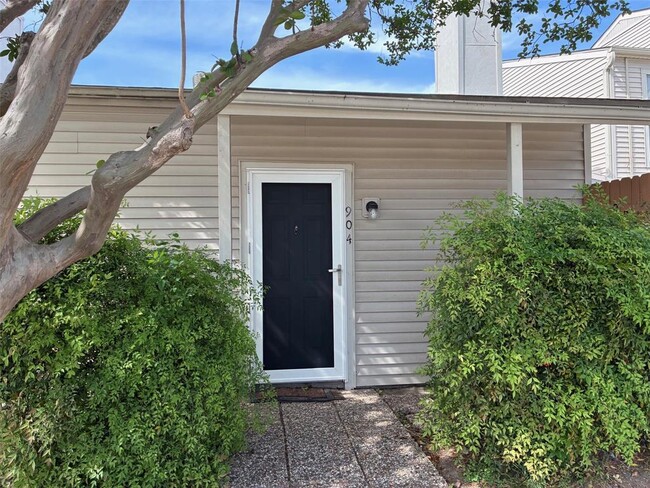 Building Photo - 6401 Deihl Rd
