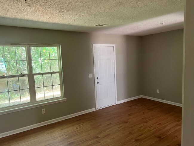 Foto del edificio - Modern 3BR/2.5BA Townhome – New Everything + Section 8 Accepted