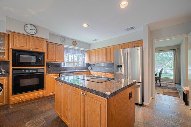Building Photo - 12231 Carriage Hill Dr