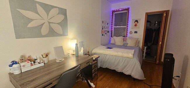 Building Photo - Popular Sorority Choice!  See Youtube Video Tour! Multi Year Stay Preferred near BU!  Huge Rooms
