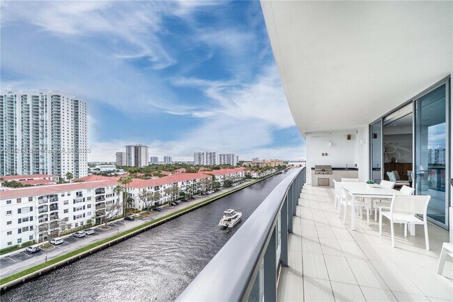 Foto del edificio - 3300 NE 188th St