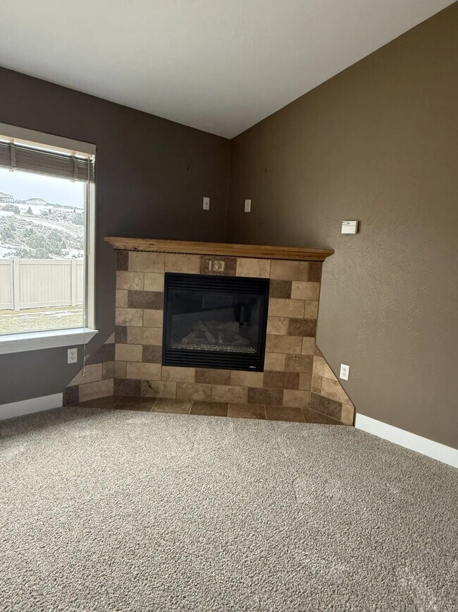 Foto del edificio - 1390 Stoneridge Dr