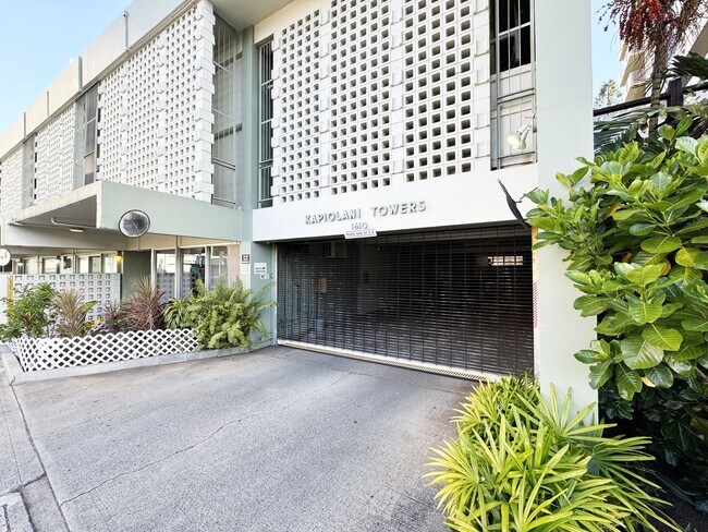 Building Photo - Honolulu Condo with Split A/C, One Secured Parking, Utilities Included