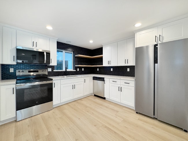 Foto del edificio - 4461 Farquhar Ave