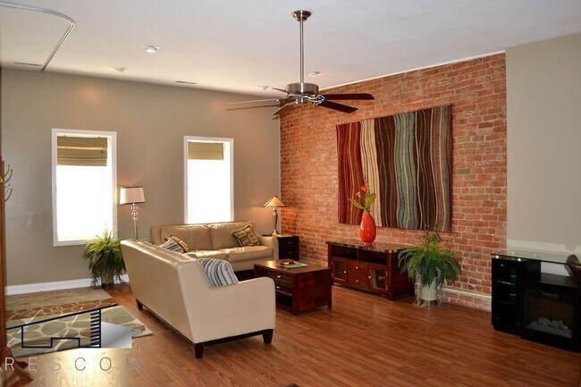 Foto del edificio - 274 1/2 25th Street, 1