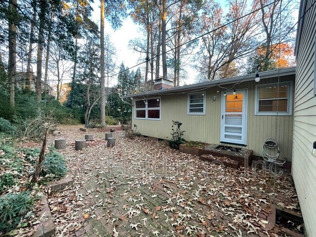 Foto del edificio - 1212 Dogwood Ln