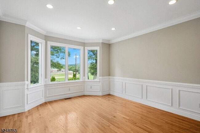Foto del edificio - 119 Meadowbrook Ave