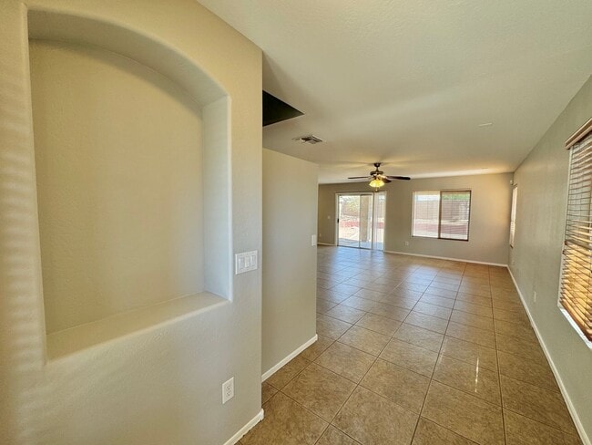 Building Photo - Beatiful 4Bedroom/ 2 Bath Home in RANCHO B...