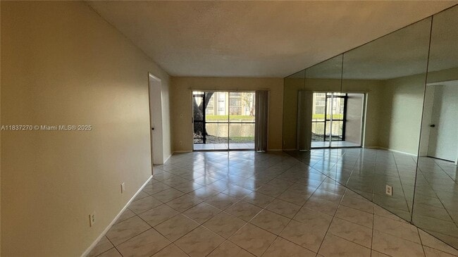 Building Photo - 8051 S Colony Cir