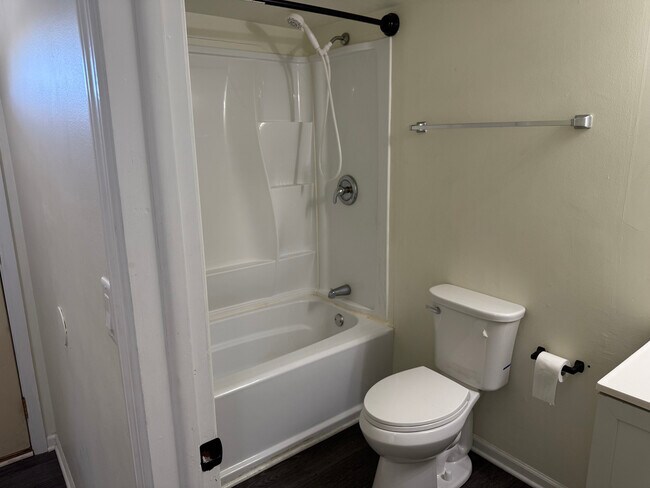 Foto del edificio - 635 N Elmwood Dr