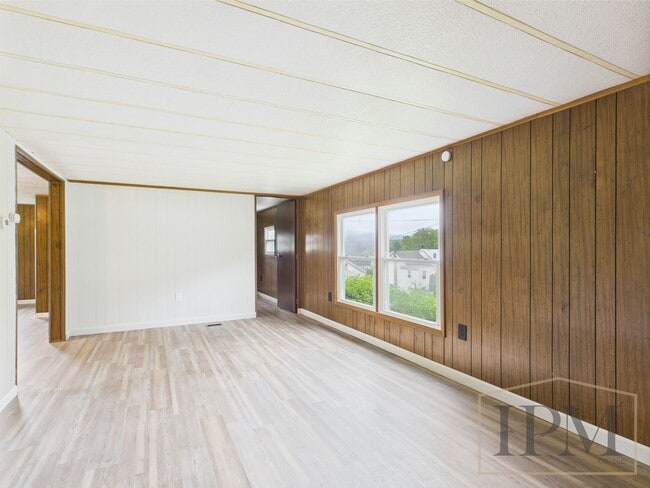 Foto del edificio - Available Now- 3 Bedroom 1.5 Bath Home - H...