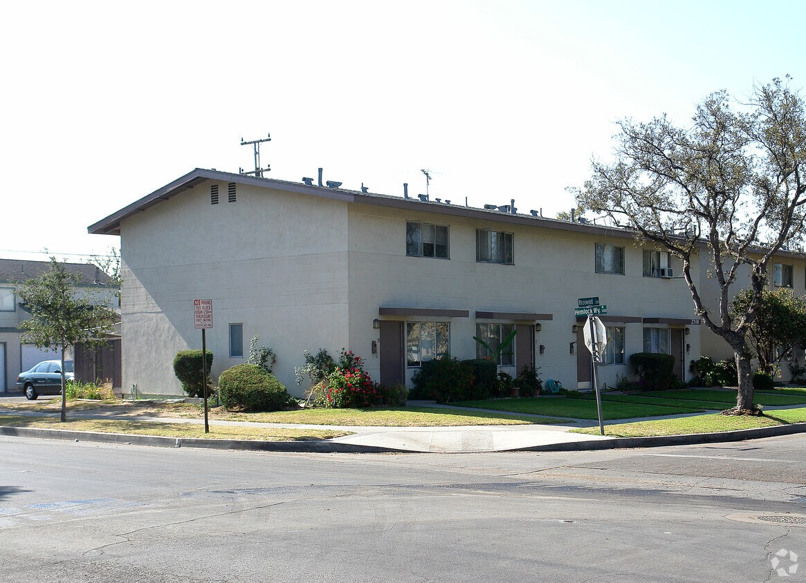 Primary Photo - 2701 S Rosewood Ave