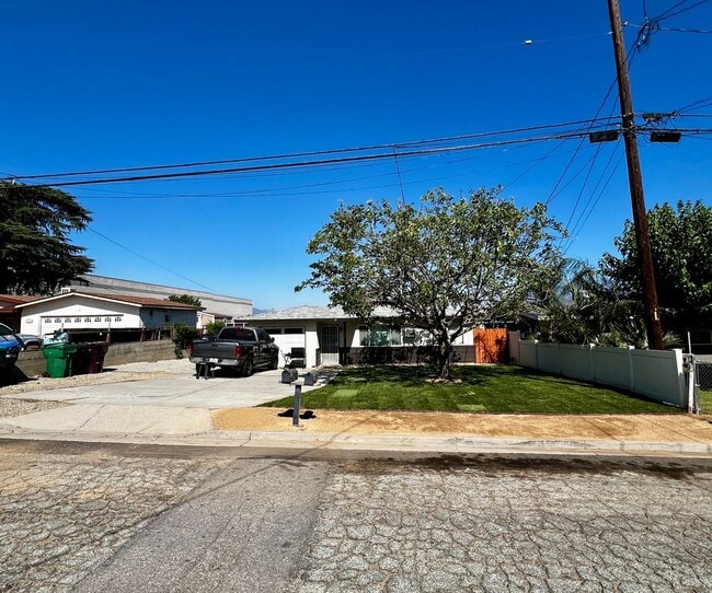 Building Photo - 174 Maple Ave