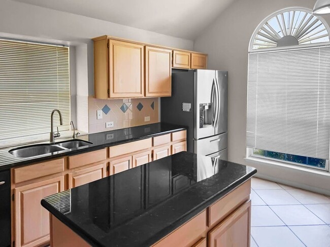 Building Photo - 1 story home, easy access to 281 & Airport