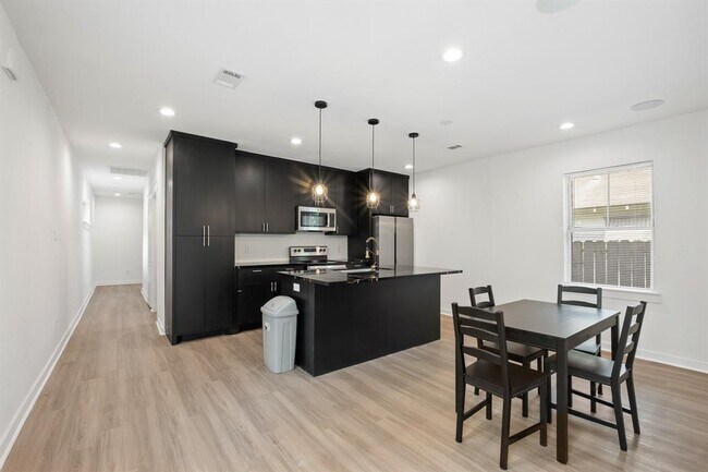 Foto del edificio - 3334 Drew St