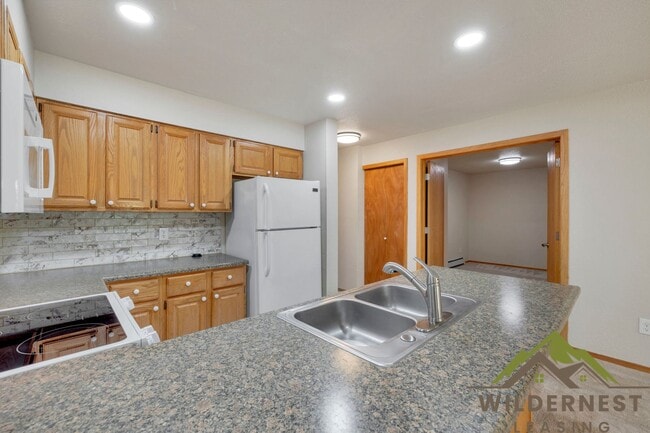 Building Photo - 749 Lagoon Dr