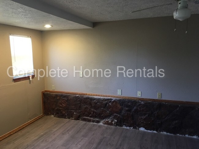 Foto del edificio - 1712 Lariet Ln