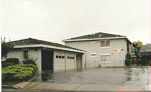 Building Photo - 8197 Kelton Dr