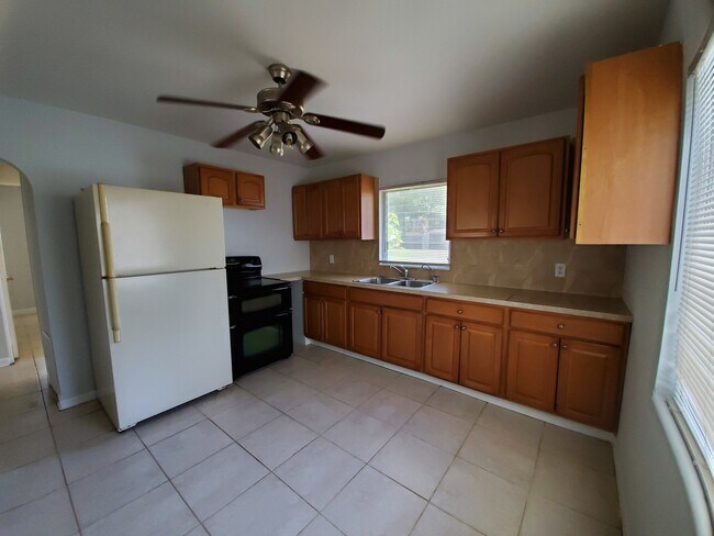 Building Photo - 6328 Brentwood Ave