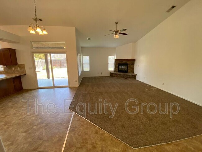 Foto del edificio - 2346 N Crowe St