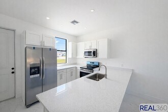 Building Photo - 936-938 Homestead Rd S