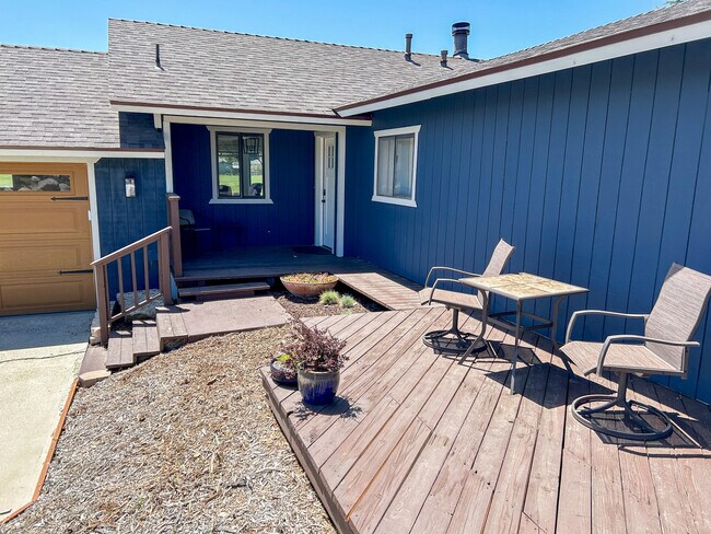 Building Photo - 29850 Pinedale Dr