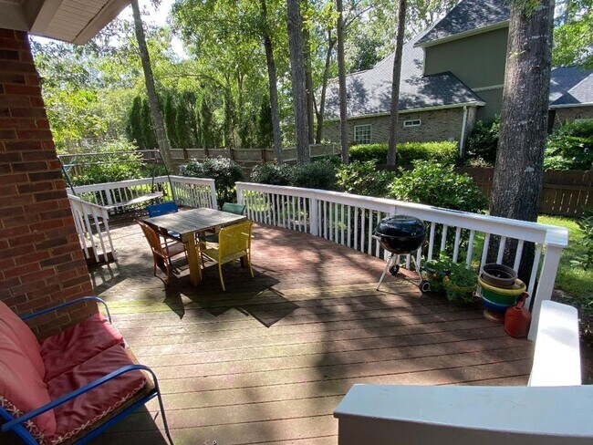 Building Photo - Beautiful Brick Home for Rent – Spacious, Bright & Welcoming