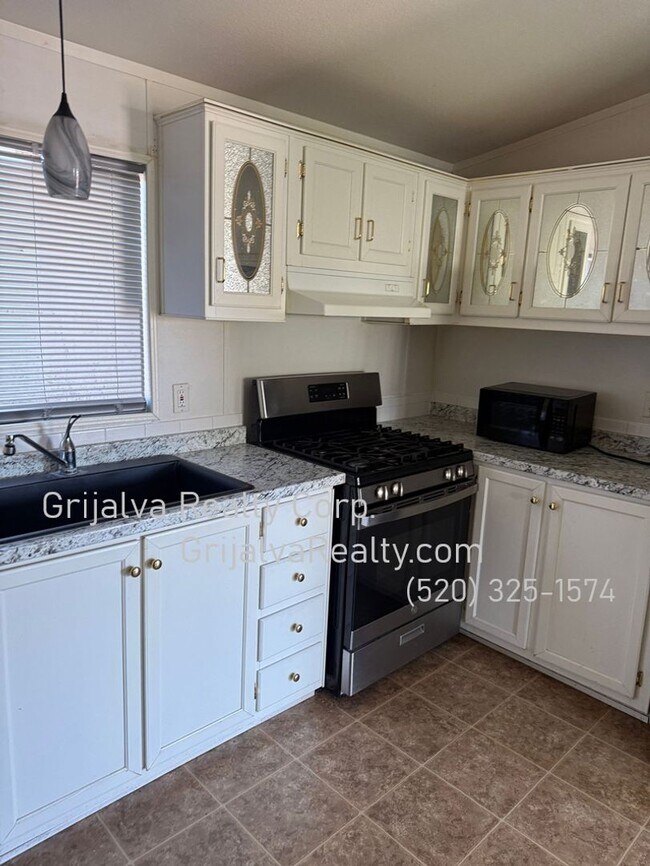 Foto del edificio - Beautiful 3 Bedroom Manufactured Home in a Gated Community  (I-10/Wilmot)