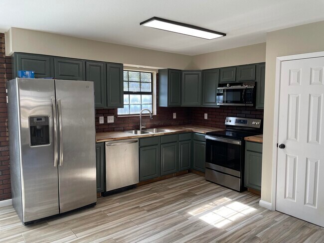 Building Photo - 212 Grand Prix Dr