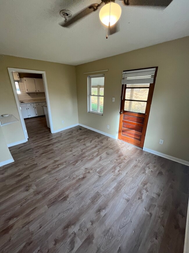 Building Photo - 143 Strawberry Ln