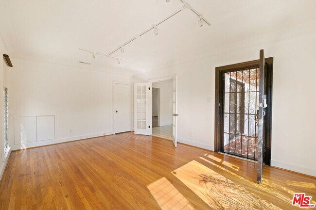 Foto del edificio - 813 N Orange Grove Ave