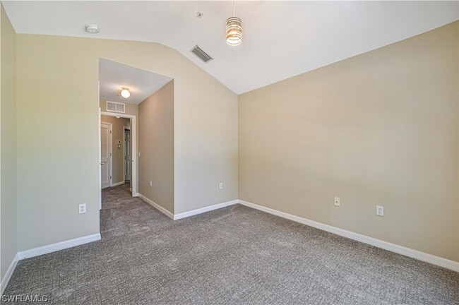 Building Photo - 924 Hampton Cir