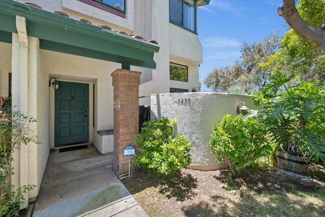 Building Photo - 1439 Summit Dr