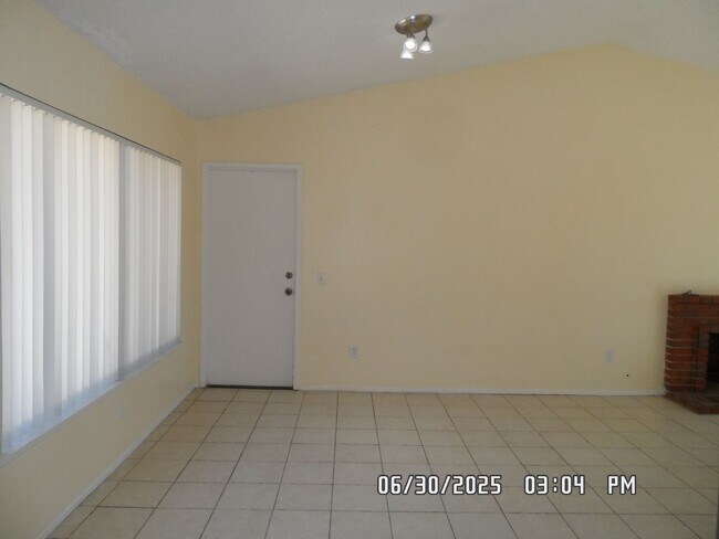 Foto del edificio - 3 Bedrooms, 2 Bathrooms, 3 Car Garage, Fir...