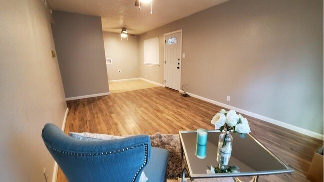 Foto del edificio - 9008 Galewood Dr