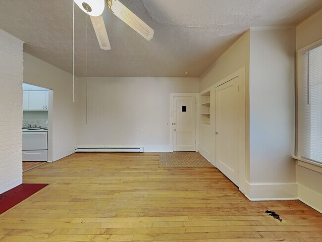Building Photo - 634 E 23rd Ave
